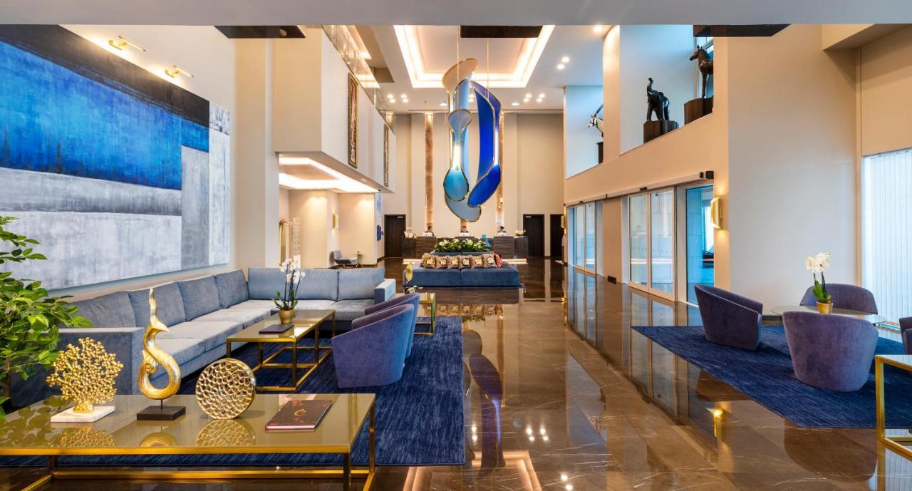 Centara West Bay Hotel & Residences Doha Eksteriør bilde The interior of the lounge