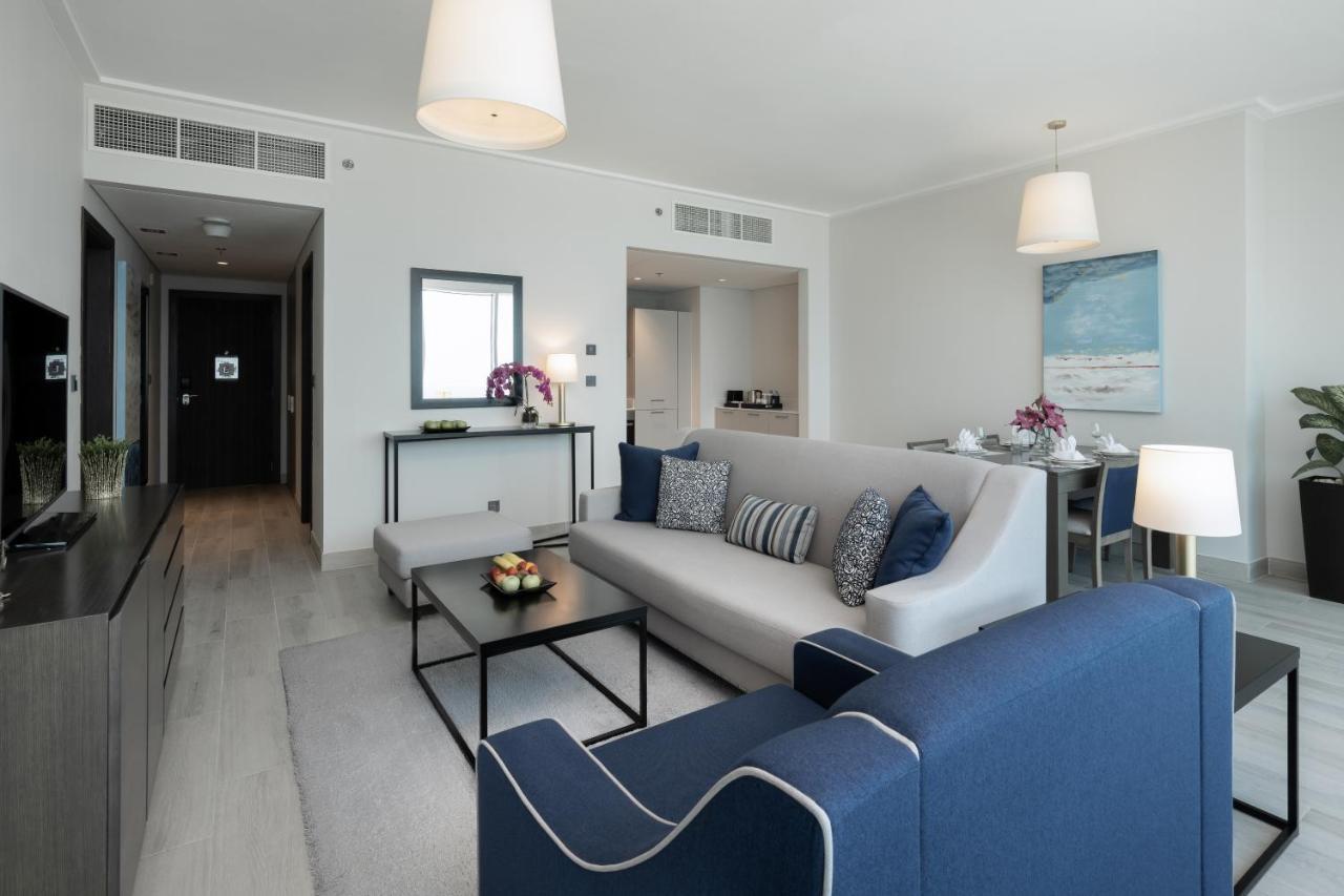 Centara West Bay Hotel & Residences Doha Eksteriør bilde A living room at the Address Downtown Hotel
