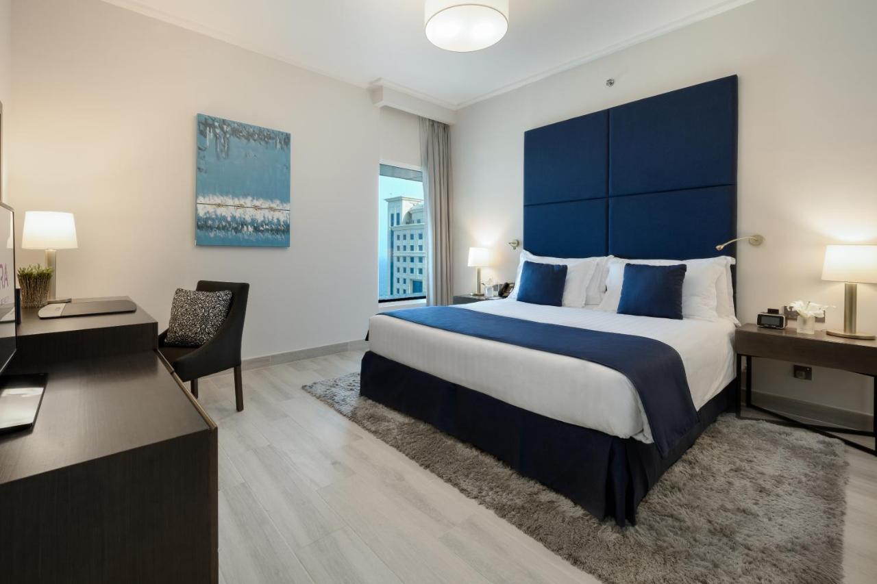 Centara West Bay Hotel & Residences Doha Eksteriør bilde A bedroom at the hotel