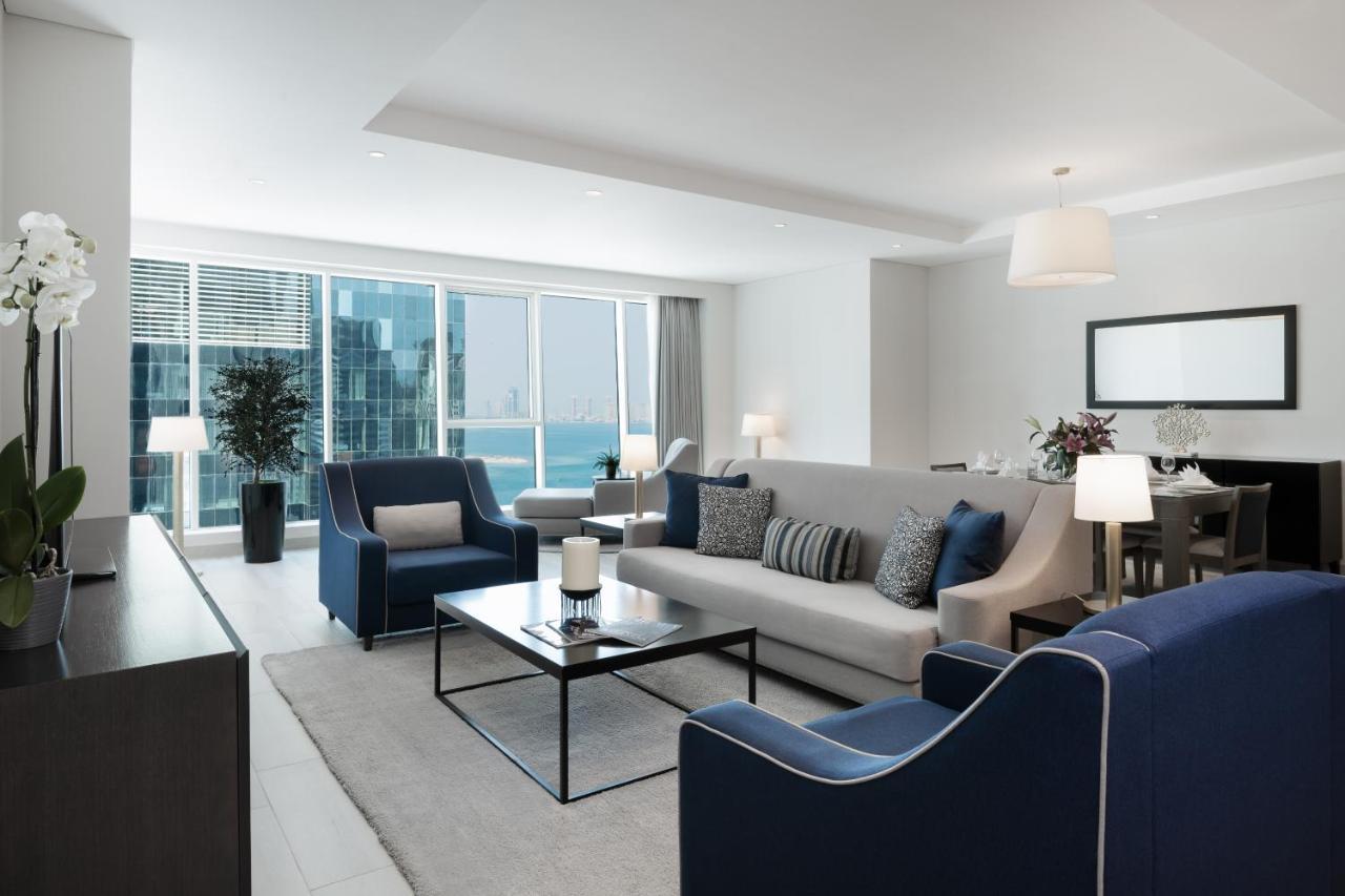 Centara West Bay Hotel & Residences Doha Eksteriør bilde A living room at the Ritz-Carlton, Dubai