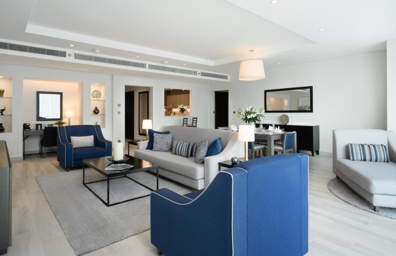 Centara West Bay Hotel & Residences Doha Eksteriør bilde The interior of a suite at the Jumeirah Emirates Towers Hotel