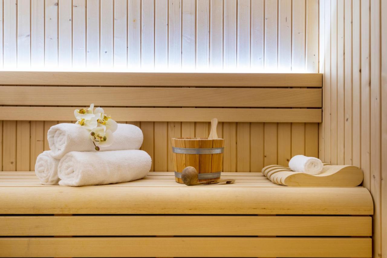 Centara West Bay Hotel & Residences Doha Eksteriør bilde Sauna accessories